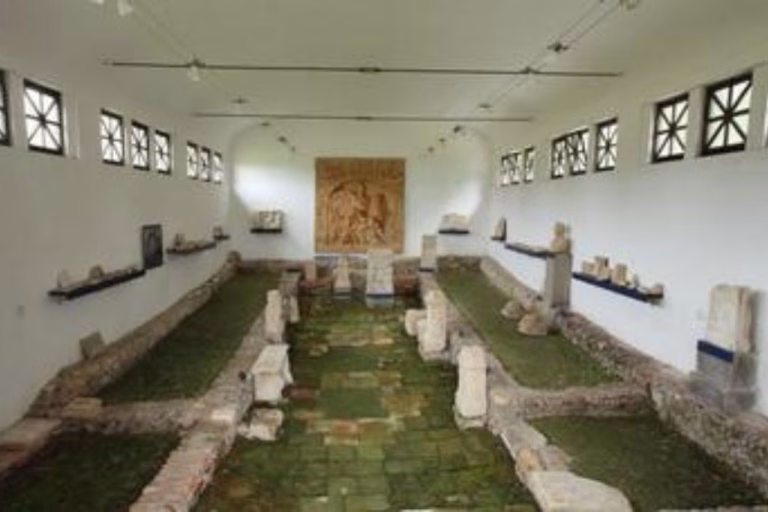 Reconsidered Altars at the Customs Station
